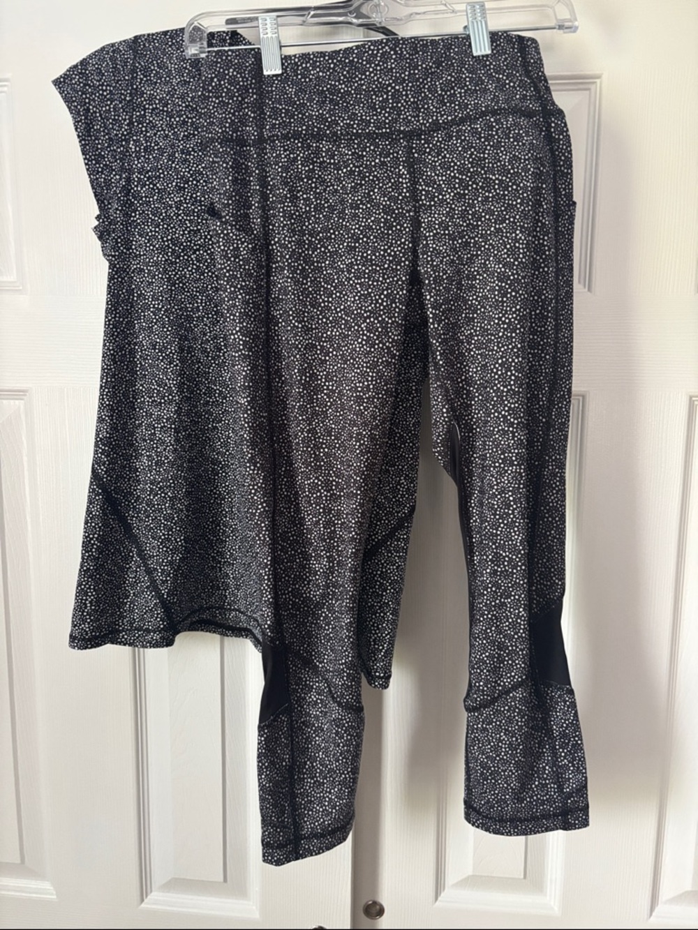 Lululemon Women’s Set of Top and Leggings in Freckle Flower Black and White